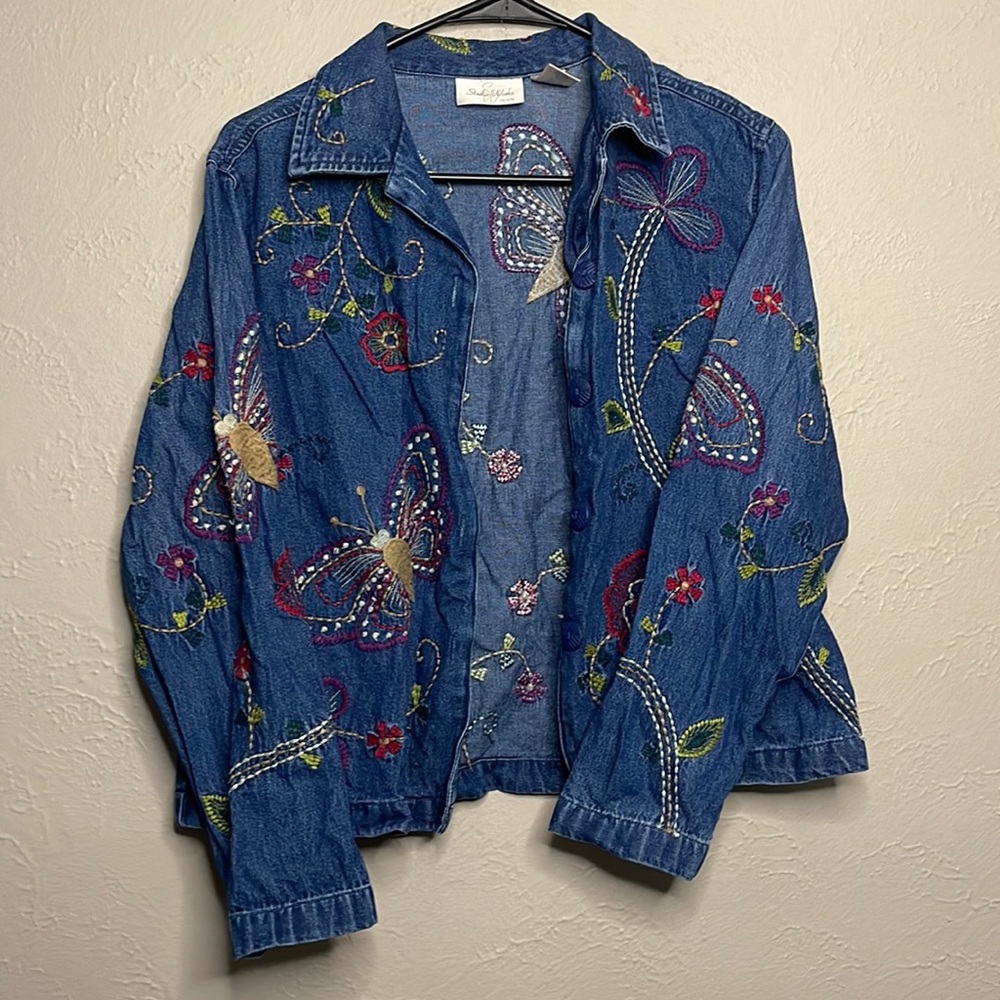 😍Embroidered Jean Jacket